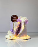 Cascading Pearls & Glow – Geode Cake for Elegant Celebrations