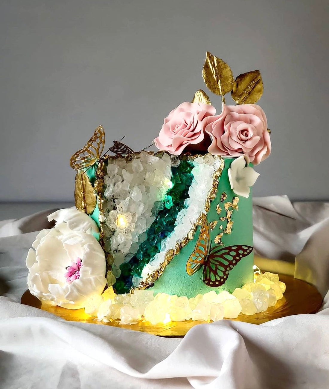 Geode Cakes: The Latest Trend in Wedding Desserts